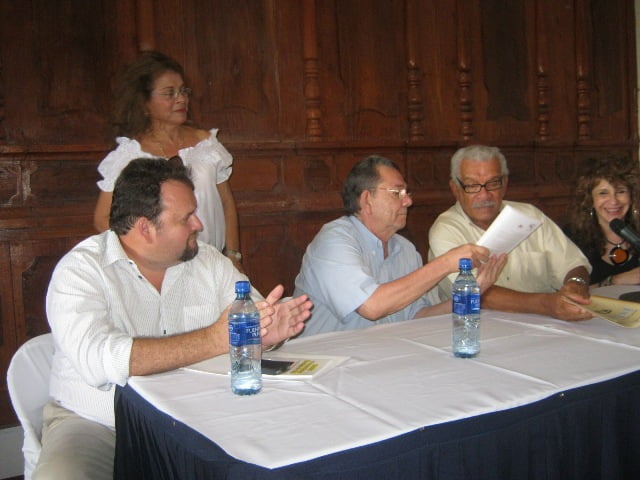 Presidencia en recital de Walcott